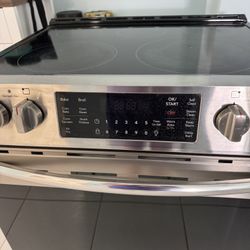 Frigidaire Gallery 30" Front Control Electric Range with Air Fry  model - FGEH3047VFD