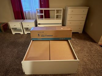 Twin bedroom set NEED GONE