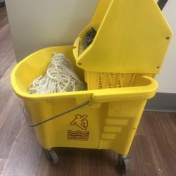 Continental 35 Qt Commercial Mop Bucket Side Press Wringer Wheels + Mops