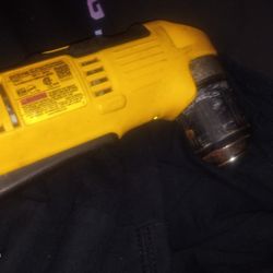 DE WALT 20 V MAXX XR  3/8 ANGLE DRILL