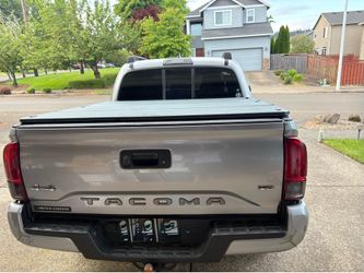 Toyota tacoma TriFold Hardtop Tonneau Cover