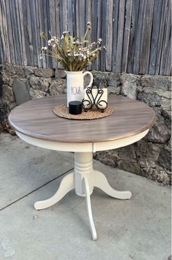 36” Pedestal Dining Table