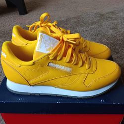 🌸 Yellow Reebok 🌸