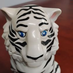Vintage White Tiger Ringling Brothers Circus very good condition and clean