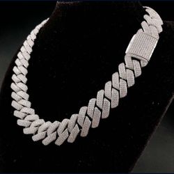 Iced Out 19MM Cuban Link Chain💎