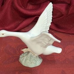 Vintage LLADRO FLYING SWAN Figurine 1977 Porcelain Made In Spain L11F311