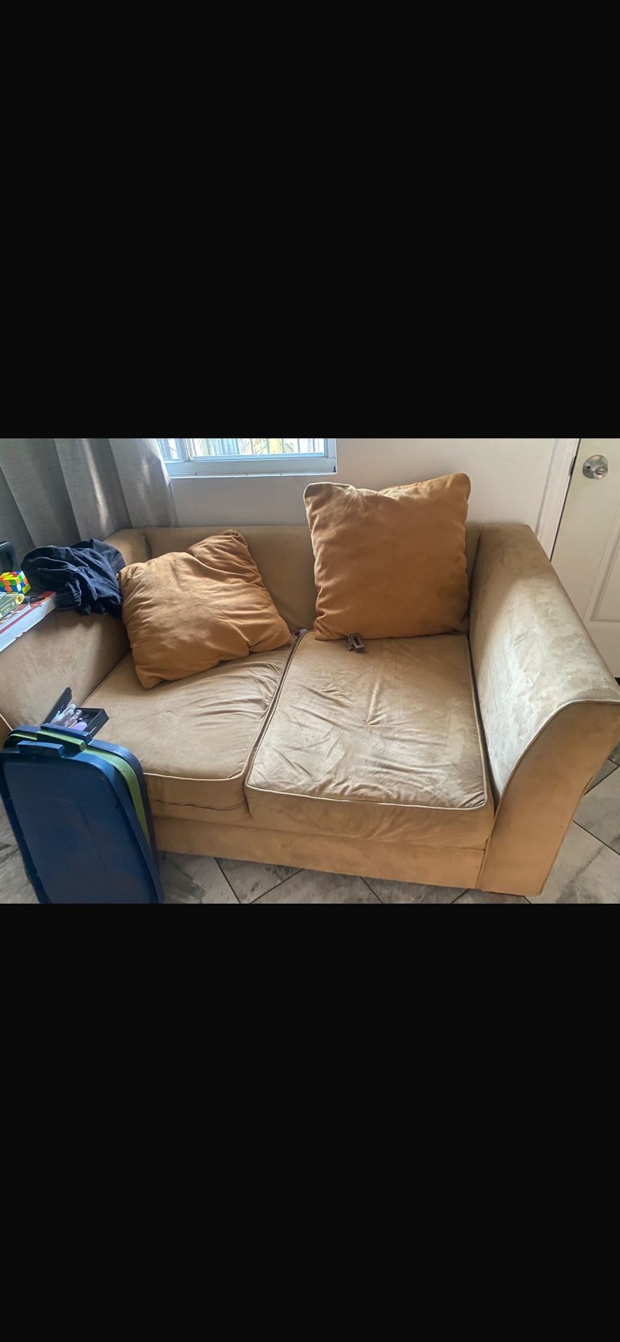 Couch 2 Seats 
