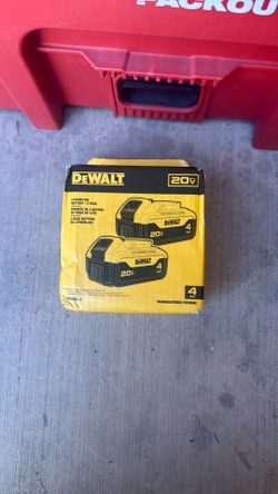 Dewalt Lithium Lon 20v max 4 .0 ah two batteries (NEW)