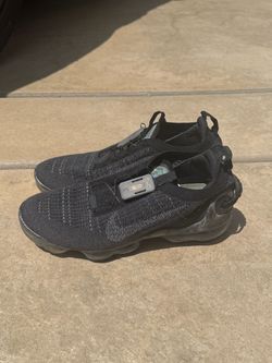 Nike Flyknit Dark Grey Slip-On Sneakers – Like New
