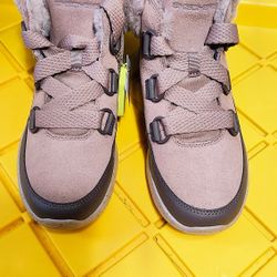 Winter Sketchers Ankle Boots. 