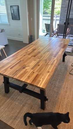 Immaculate dining table/bench/chair set