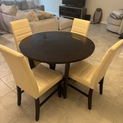 Dining room Table And Chairs