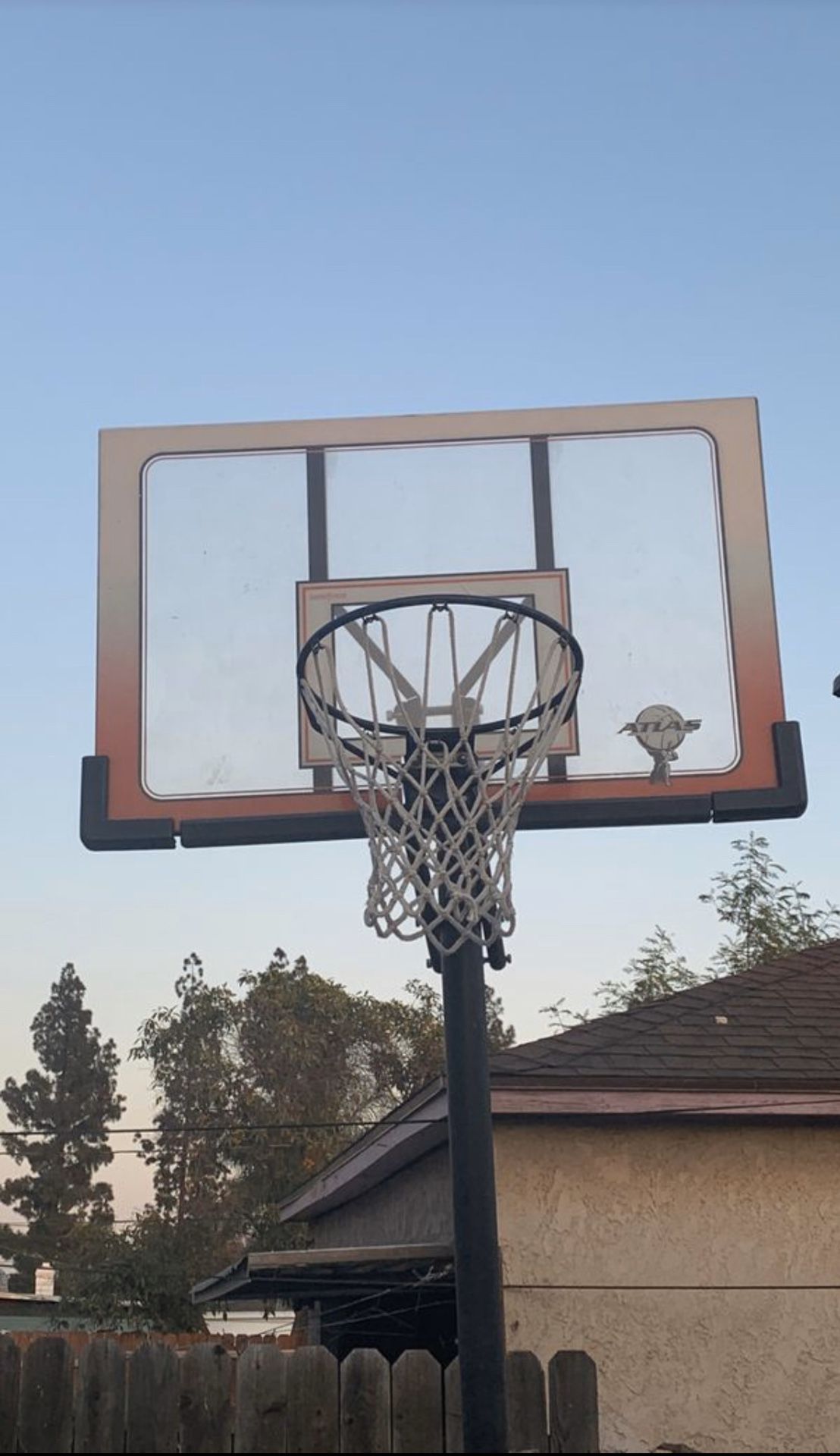 Atlas basketball hoop