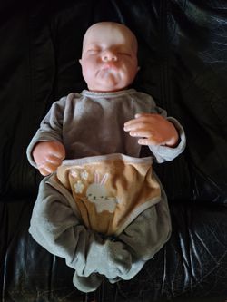 Realistic Reborn Style Baby Doll – Newborn Sleeping Doll + Outfit