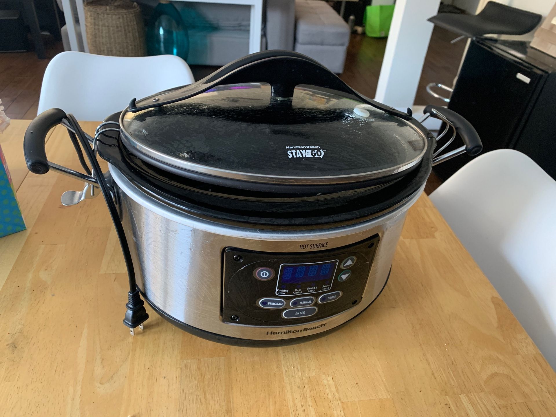 Slow cooker