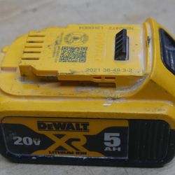Dewalt DCB205 5AH BATTERY USED 880418-1