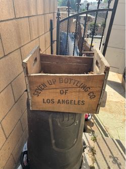 1950s 7-Up bottling crate