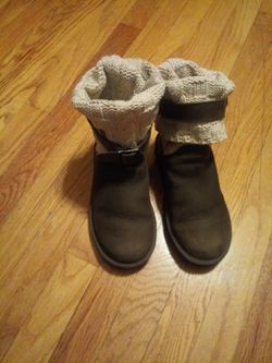 UGG boots size 4