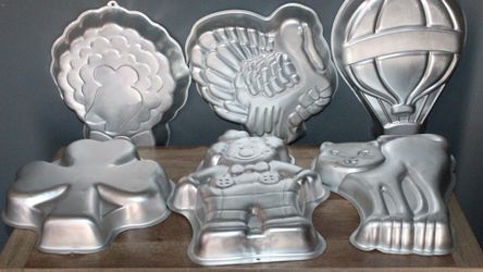 15 Vintage Wilton 3D Cake Pans