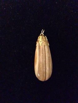 Precious stone pendant