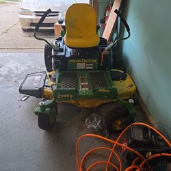 John Deere ZTrak Z365R  Zero-turn Mower 