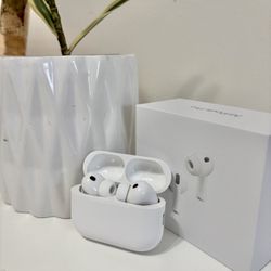 Apple AirPods Pro 3nd Generation Wireless Earbuds 