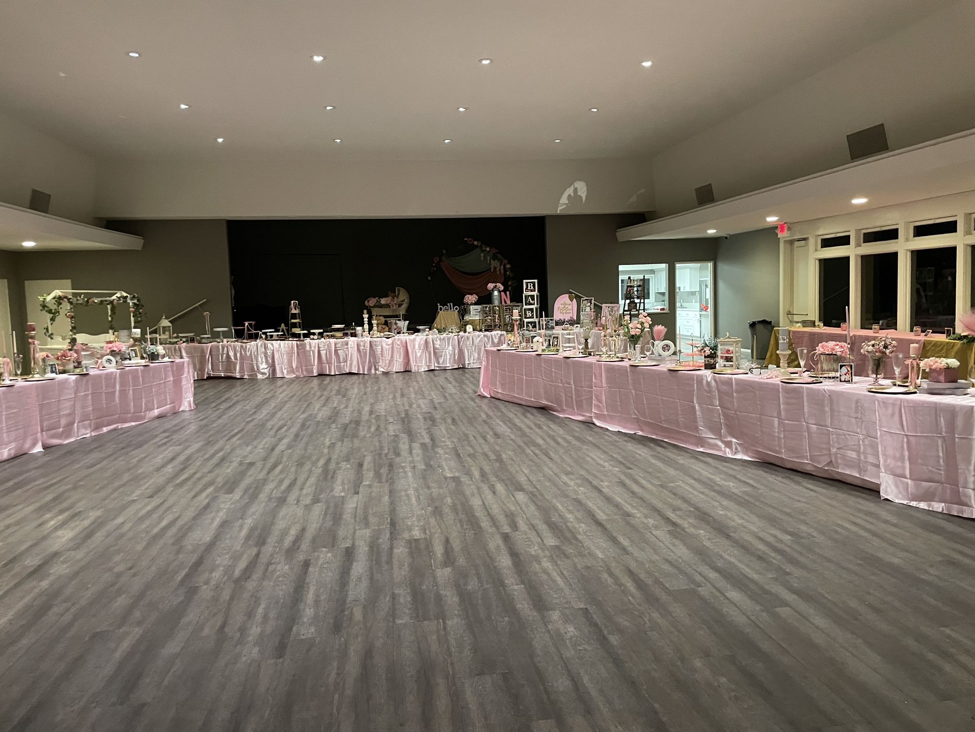 10 Pink tablecloths