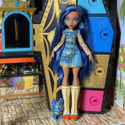 Cleo De Nile Doll with Accessories (Monster High G3)
