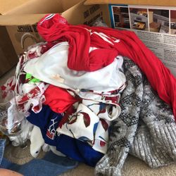 MOVING - BOX OF CLOTHES SIZE SMALL