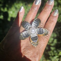 Cool Gold And Silver Flower Fashion Ring