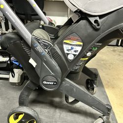 Doona Car seat Stroller And Base Combo