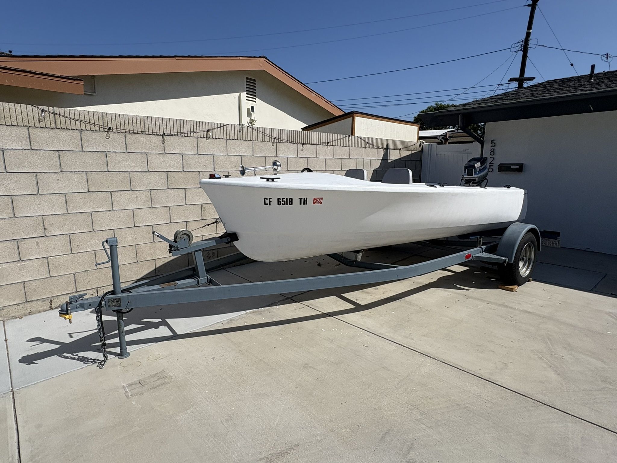 Fiberglass Boat great condition 15ft with trailer and Evinrude motor