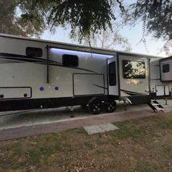 2022 Forest River Sandpiper 391FLRB 