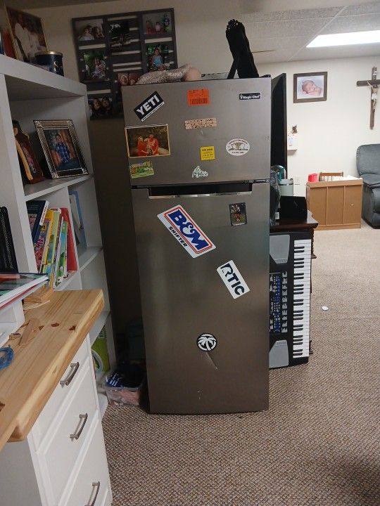 Magic Chef  7.5 Refrigerator