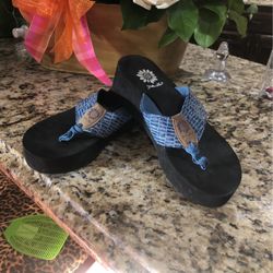 Yellow Box Flip Flops Size 7