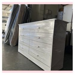 Dresser/ Eight drawers dresser