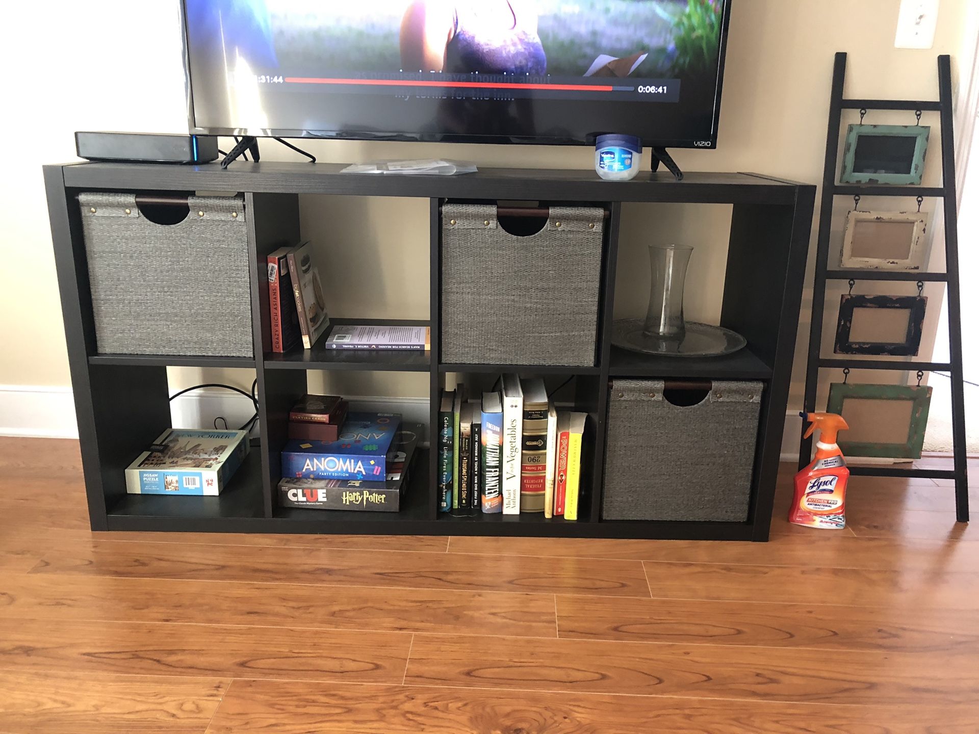 Bookshelf/shelving unit/tv stand
