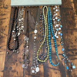 10 Necklaces With Hanging Mount