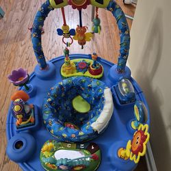 Baby walker and active center clean with batteries