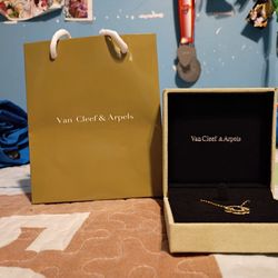 Black And Gold Van Cleef Necklace 