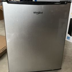 Whirlpool Refrigerator 2.4 Cuft 