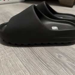 ONYX YEEZY SLIDES