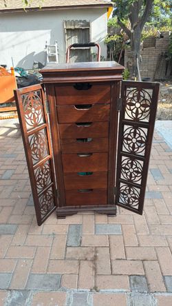 Vintage jewelery cabinet