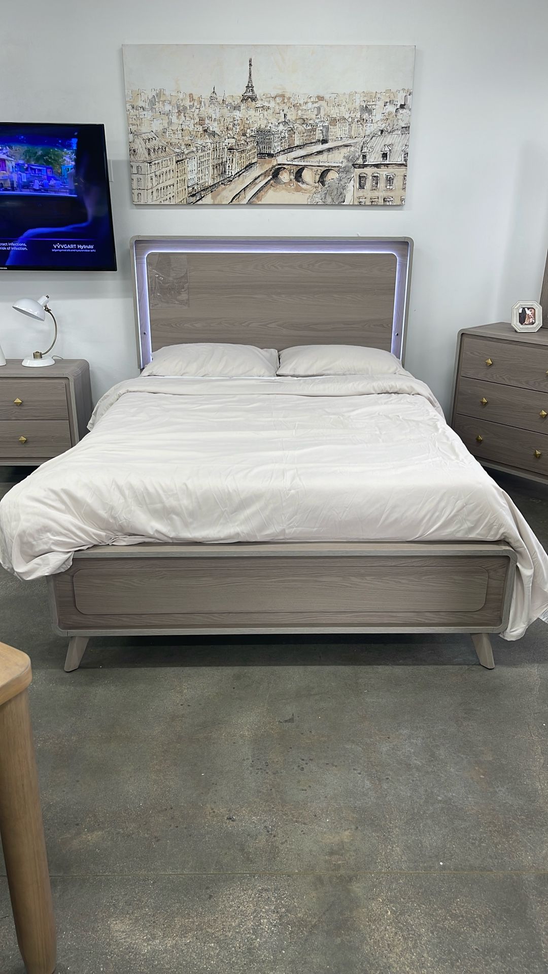 Queen Bedroom Set - 4pc Bed Dresser Mirror Nightstand $899
