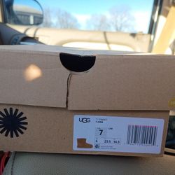 UGG T JONA Brand New Kids Size 7 BOOTS
