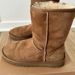 Ugg Boots Light Brown  - Women’s Classic Short  Size 7 