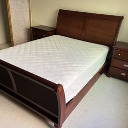 Like New Sleepworld Designs Hybrid Infinity Cool Firm Queen Mattress with Protector Sheet Included