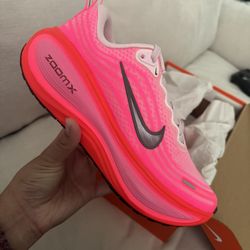 Nike Vomero Plus Hyper Pink Running shoes 