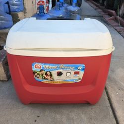 Igloo - Large Cooler - Good Condition - With Wheels