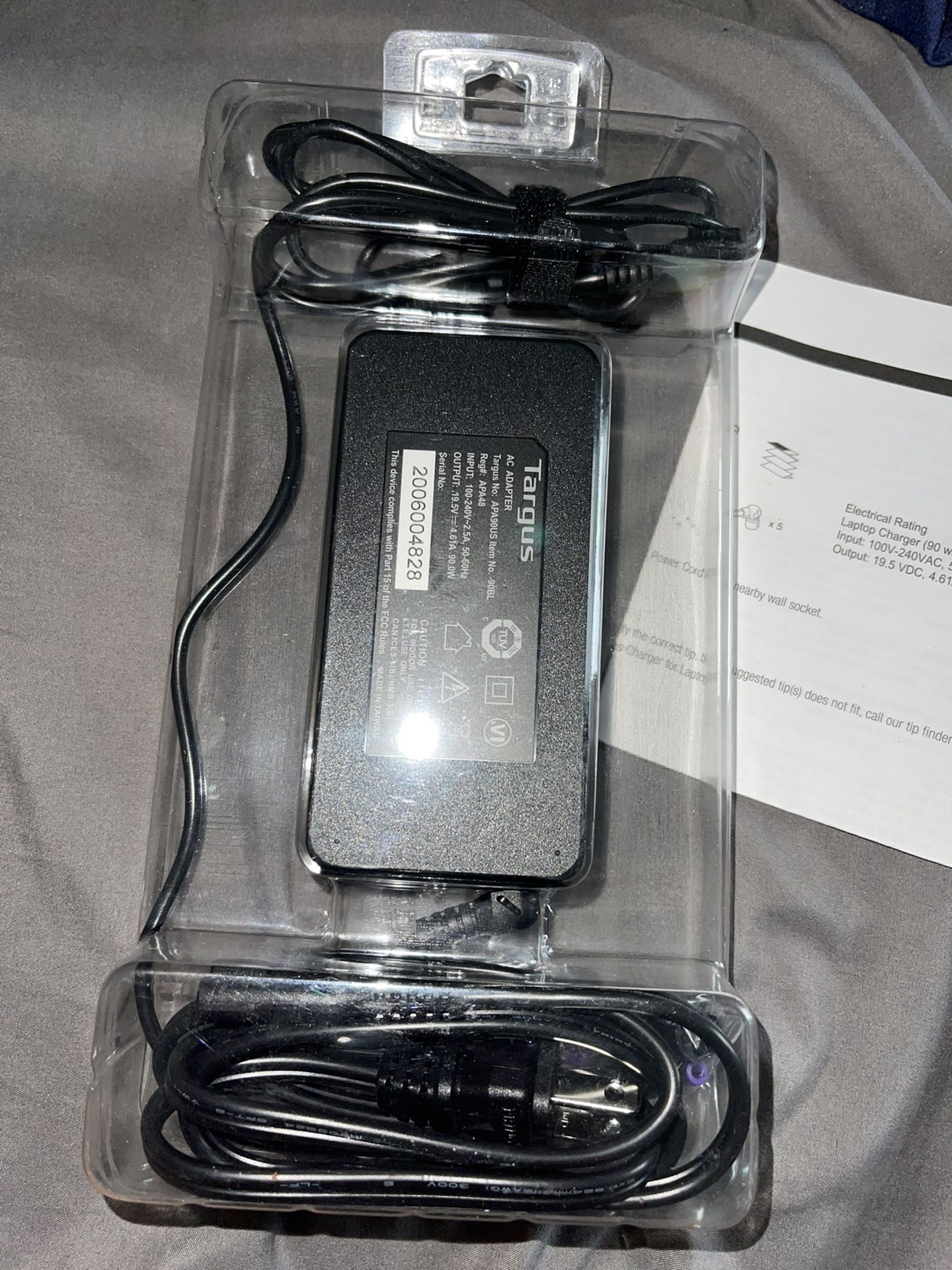 Targus Semi-Slim All Universal Laptop Charger, 6' Cord, 90 Watt, Black (APA90US)